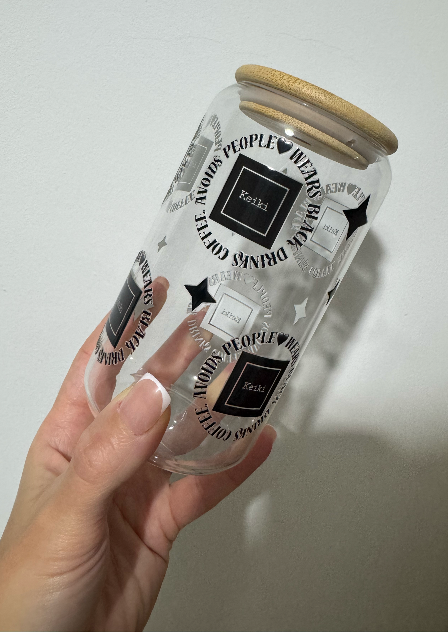 Glass tumbler with straw