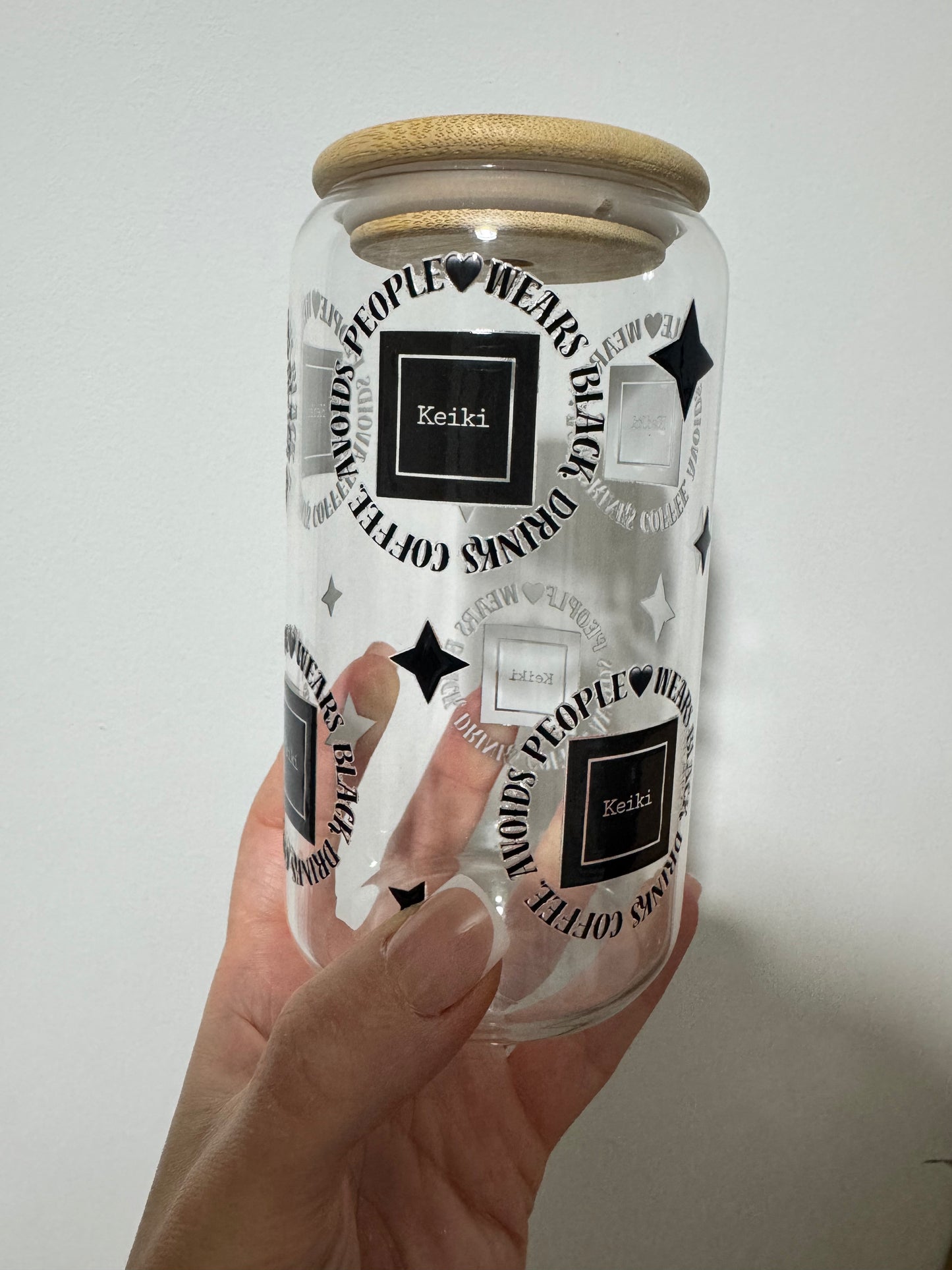 Glass tumbler with straw
