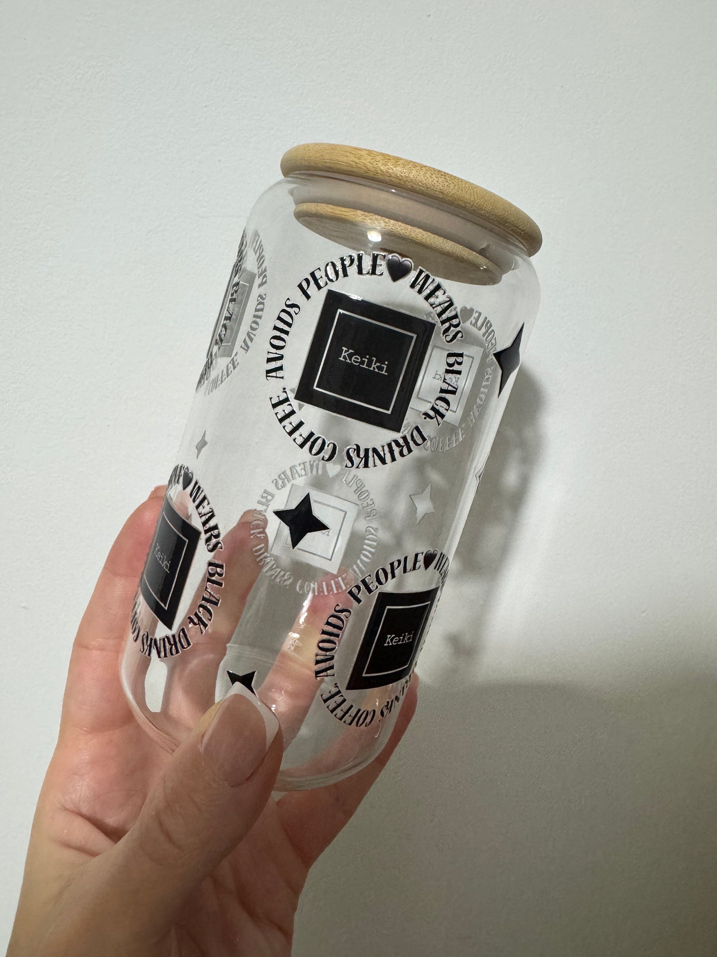 Glass tumbler with straw